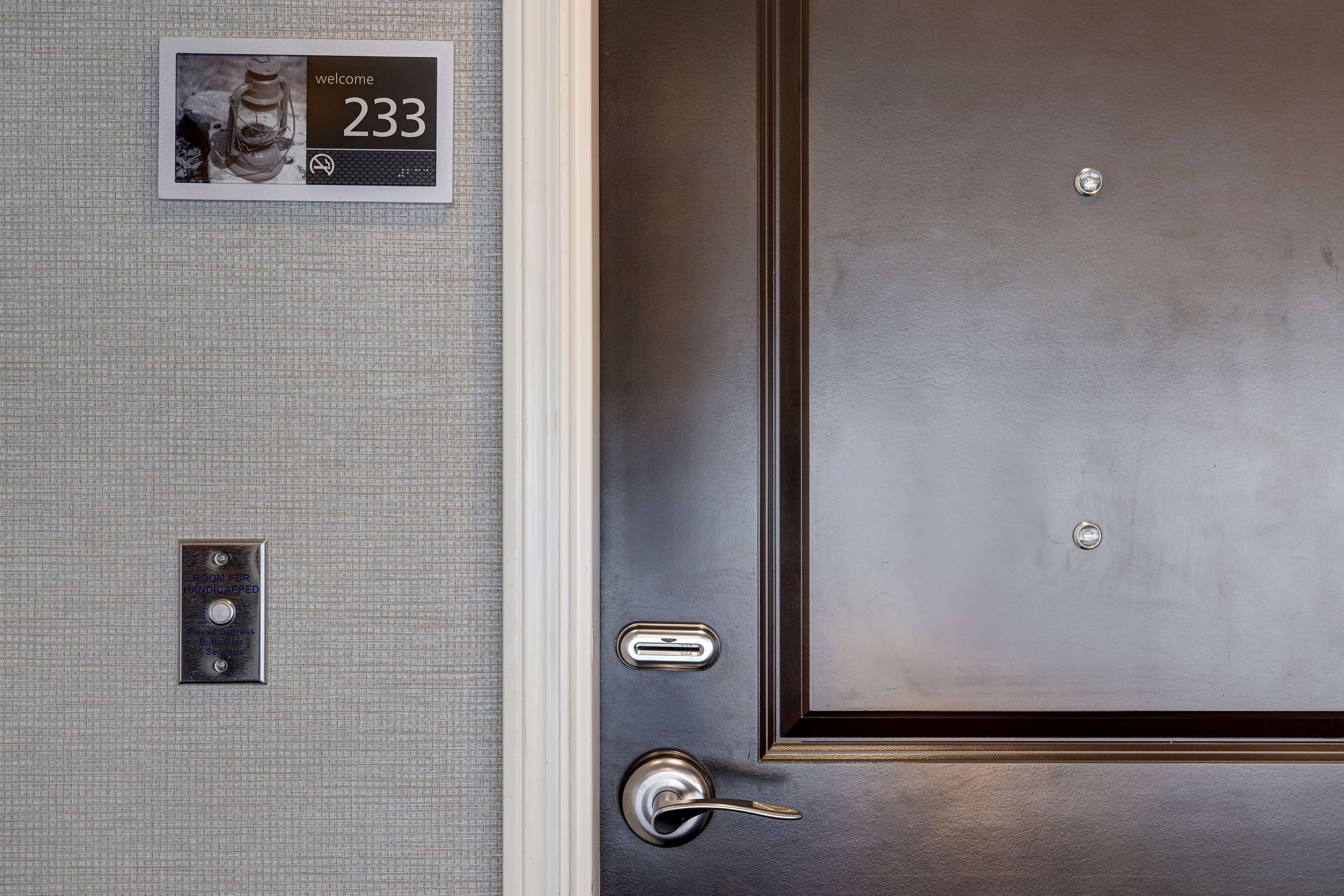 premium bedding, pillow-top beds, in-room safe, laptop workspace