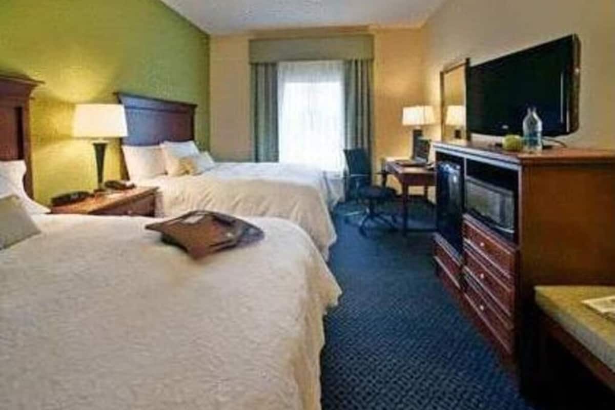 Iron/ironing board, free WiFi, bed sheets, alarm clocks