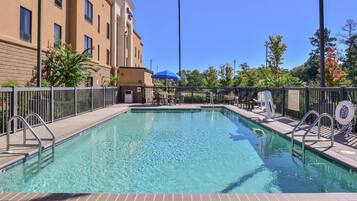 Außenpool (je nach Saison geöffnet)