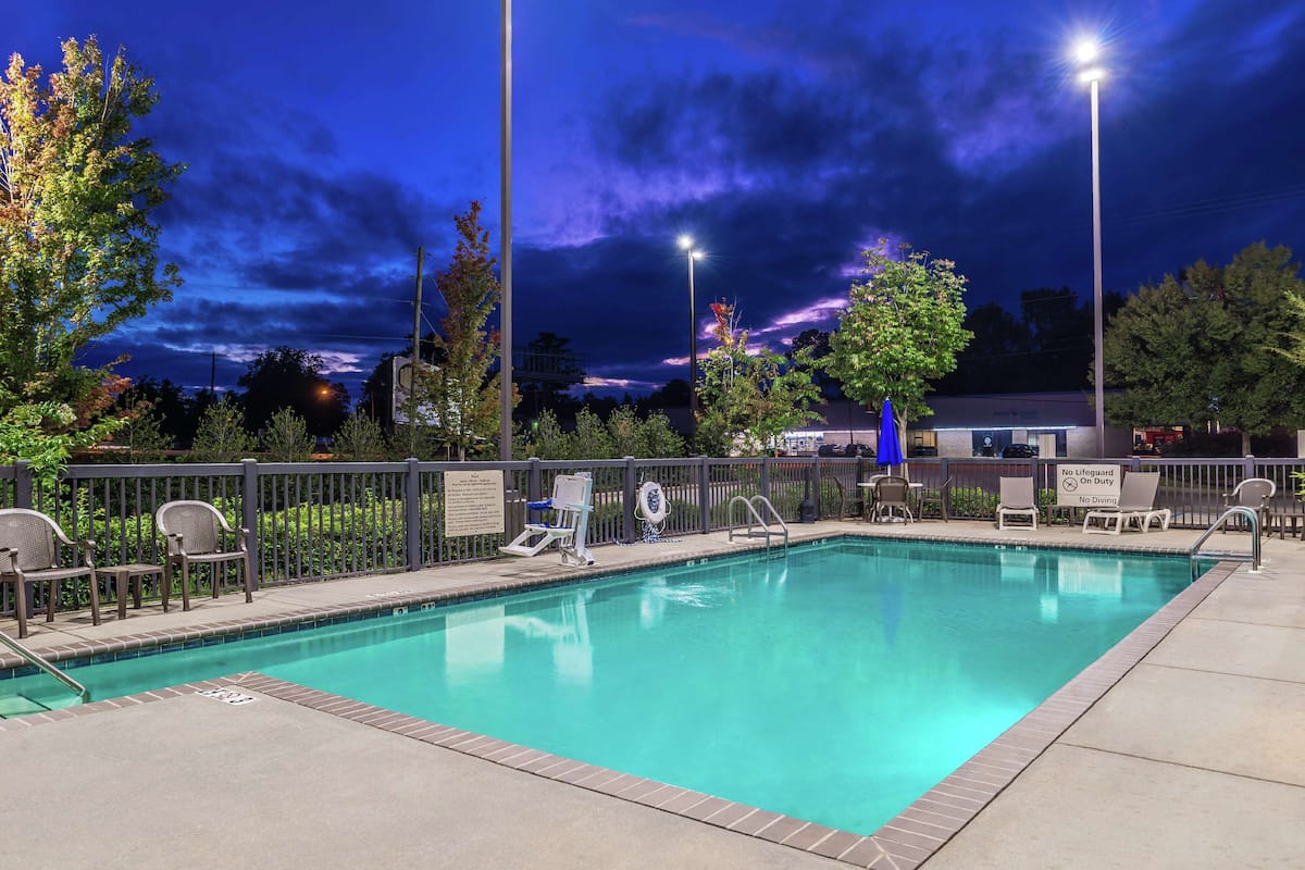 seasonal outdoor pool