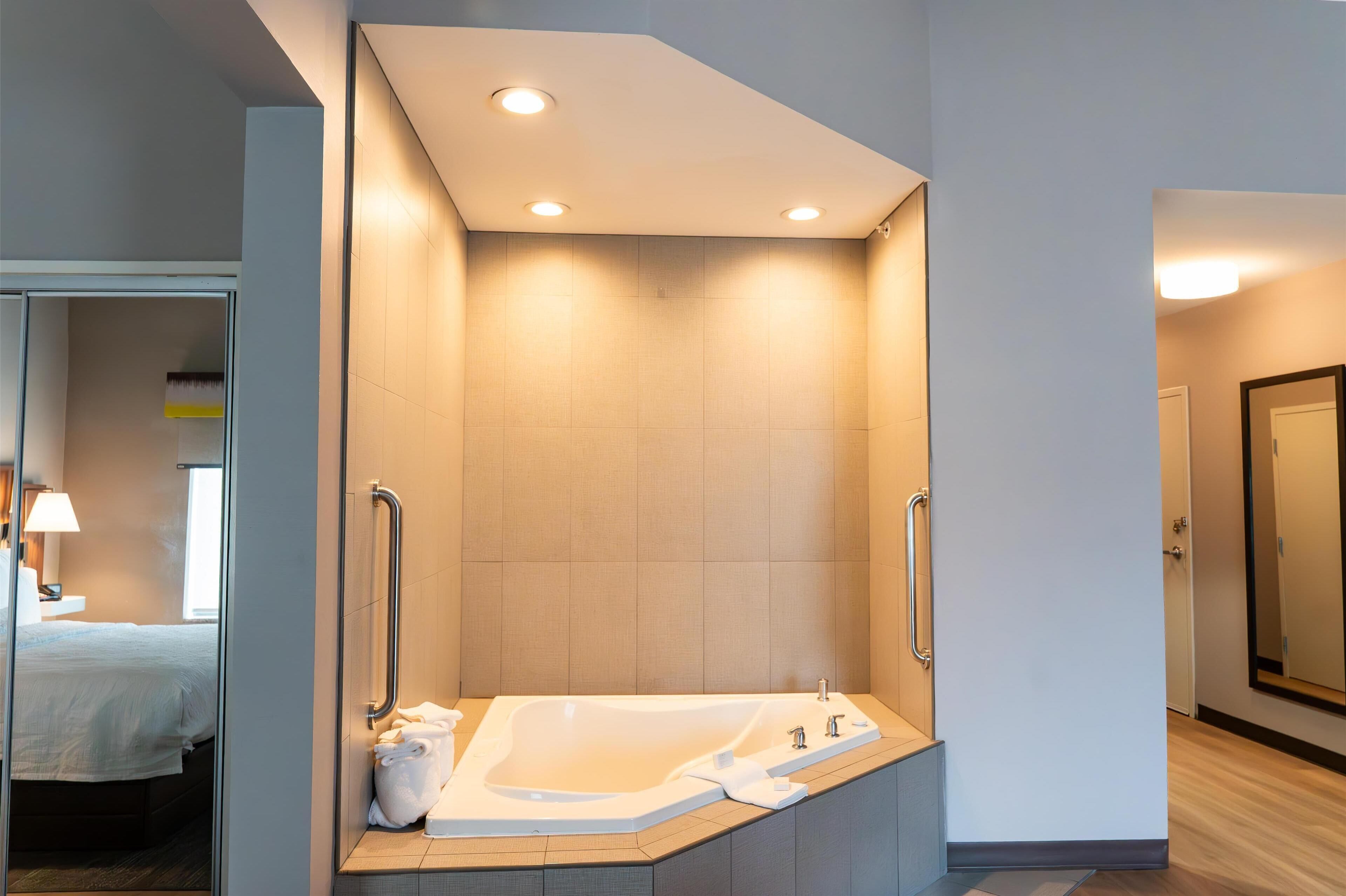 room, 1 king bed, jetted tub | bathroom | free toiletries, hair dryer, towels