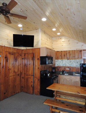 Deluxe Room, 2 Bedrooms, Non Smoking (Lakeside Deluxe Two Bedroom Cottage) | In-room dining - Lake George Diamond Cove (Diamond Point)