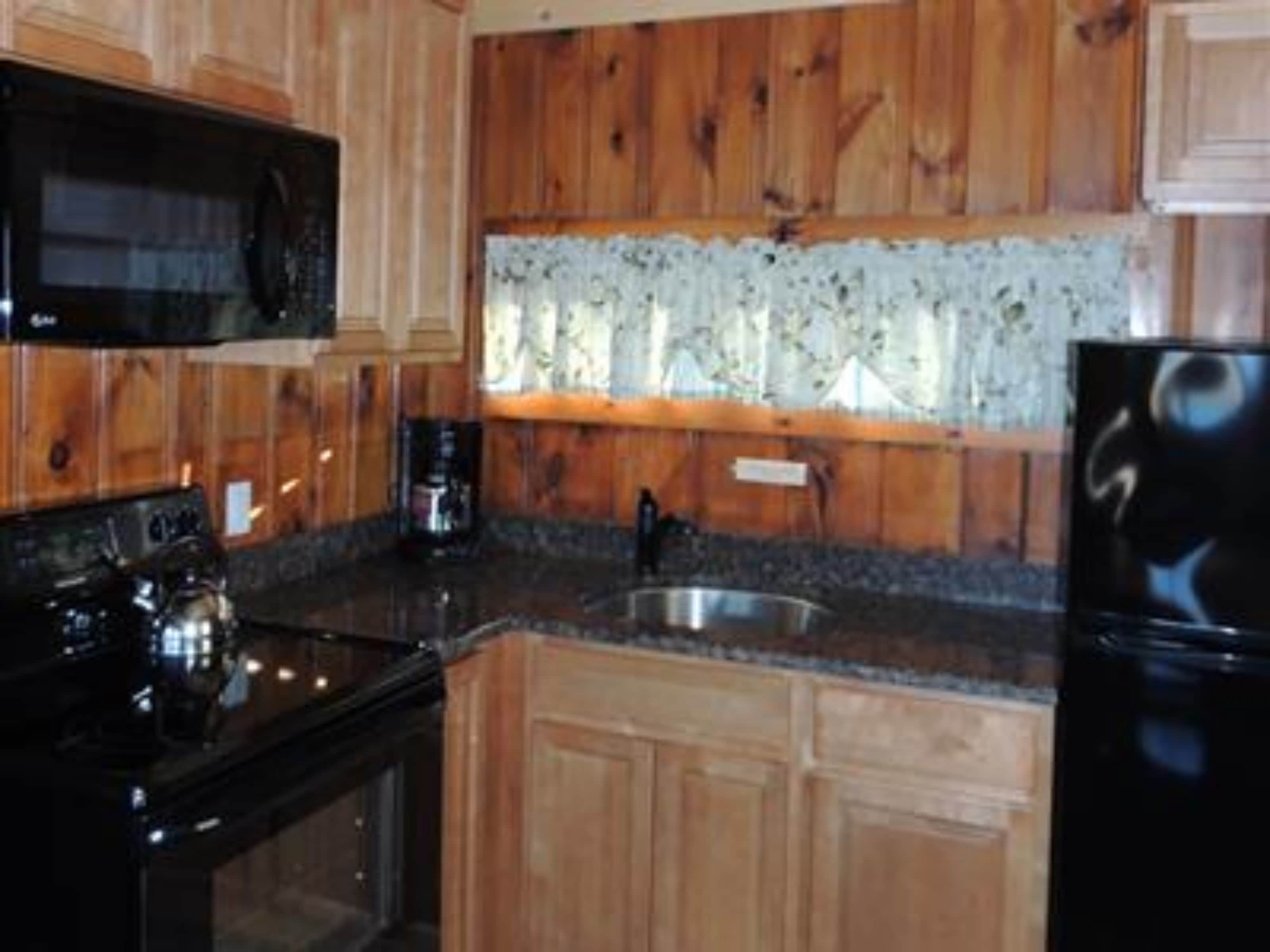 Full-size fridge, microwave, coffee/tea maker, cookware/dishes/utensils