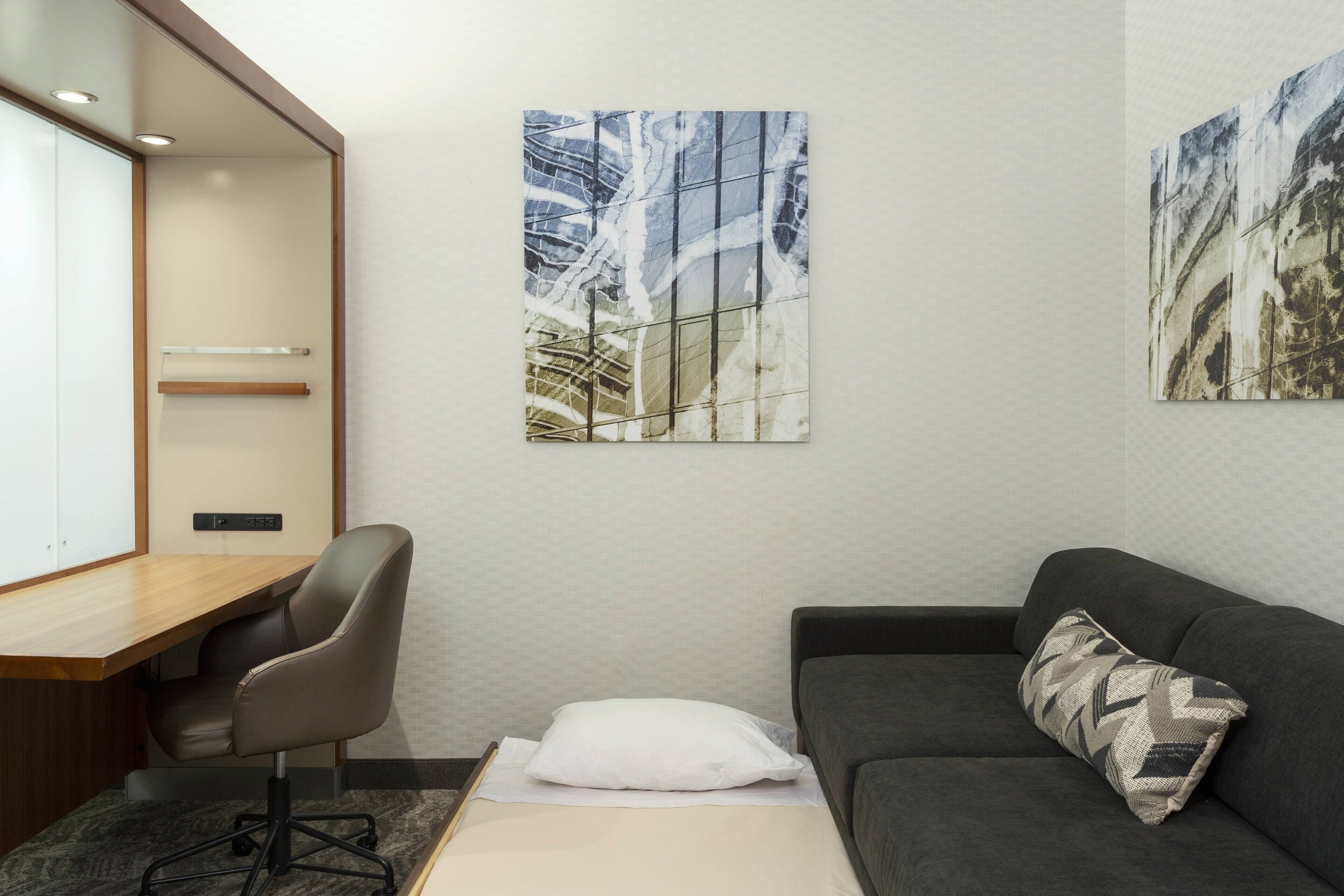 1 bedroom, premium bedding, pillow-top beds, desk