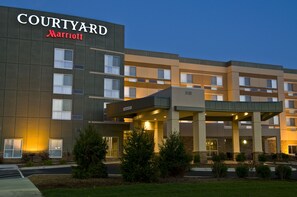 Front of property - evening/night - Courtyard by Marriott Owensboro (Owensboro)