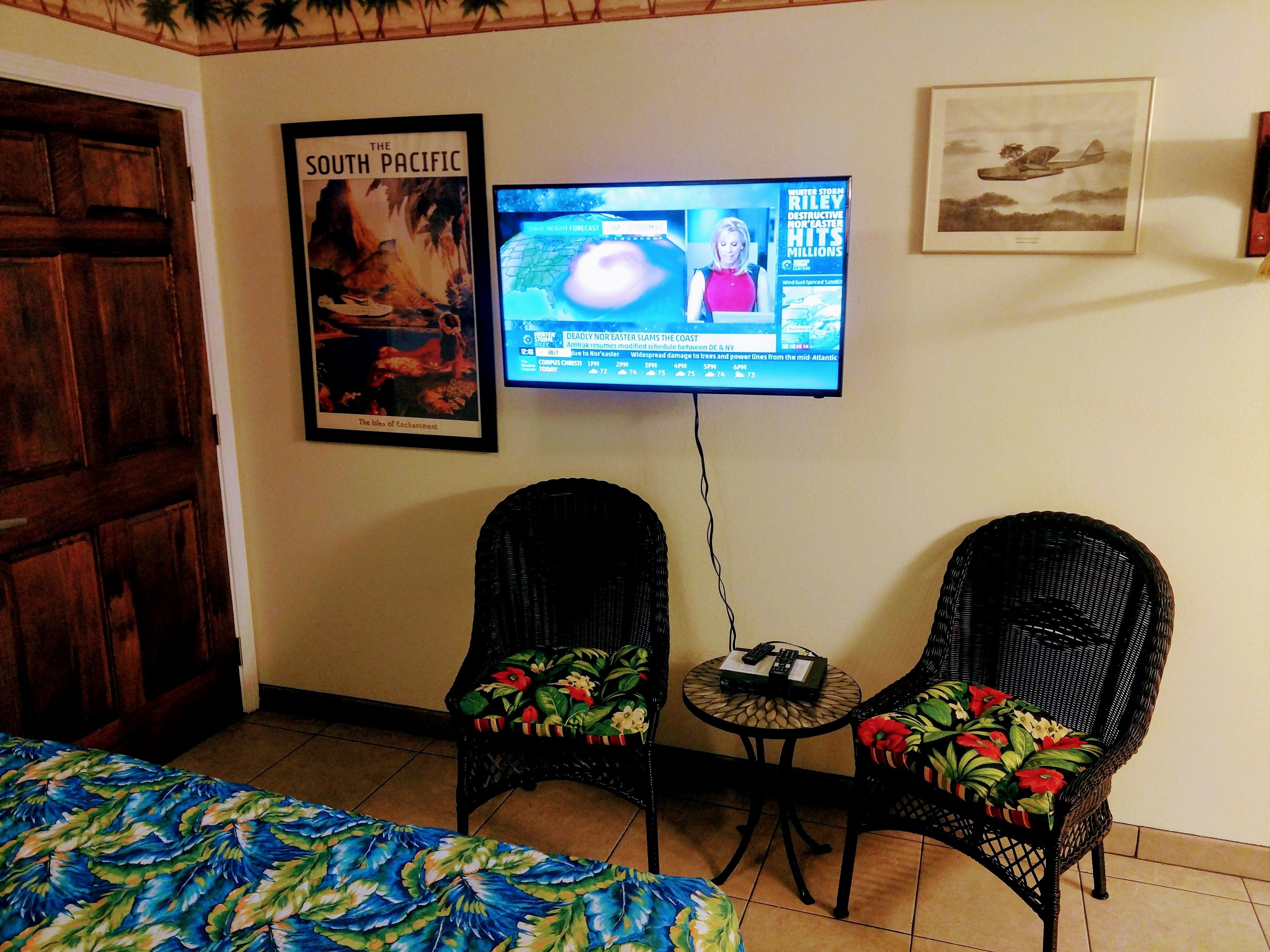 standard room, 1 queen bed (no pets) | 1 bedroom, individually decorated, individually furnished, soundproofing