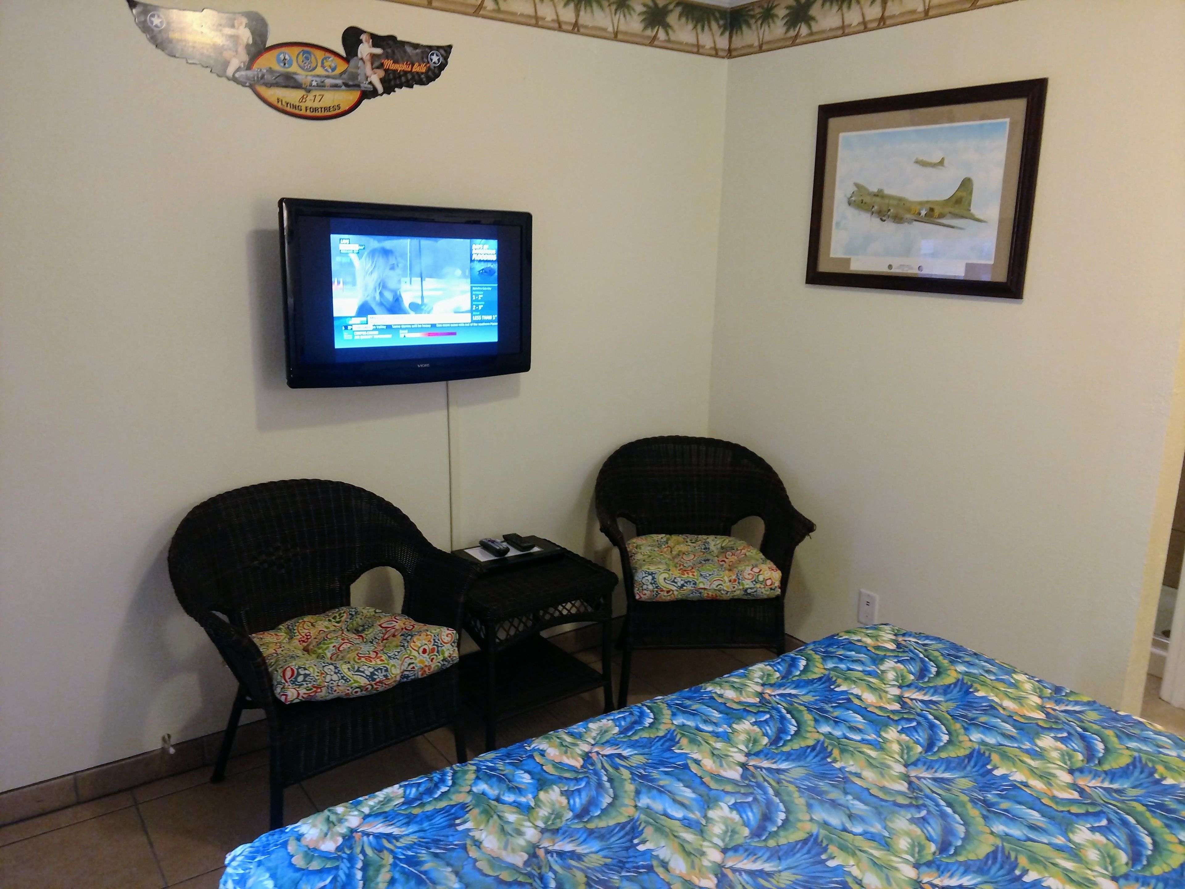 standard room, 1 queen bed (no pets) | 1 bedroom, individually decorated, individually furnished, soundproofing