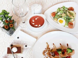 Bữa sáng buffet hàng ngày (130 CNY/mỗi người) 