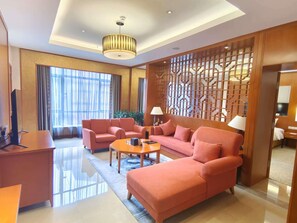 Premium bedding, in-room safe, desk, soundproofing - Pullman Zhangjiajie (Zhangjiajie)