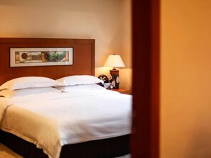 Premium bedding, in-room safe, desk, soundproofing - Pullman Zhangjiajie (Zhangjiajie)