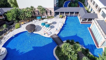 Seasonal outdoor pool, open 10:00 AM to 10:00 PM, pool loungers