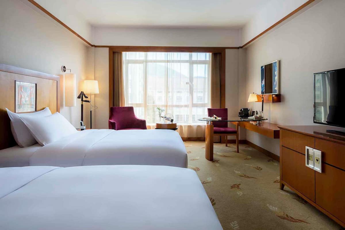 Camera Deluxe, 2 letti singoli, accesso al Club Lounge (Executive) | Biancheria da letto di alta qualità, una cassaforte in camera