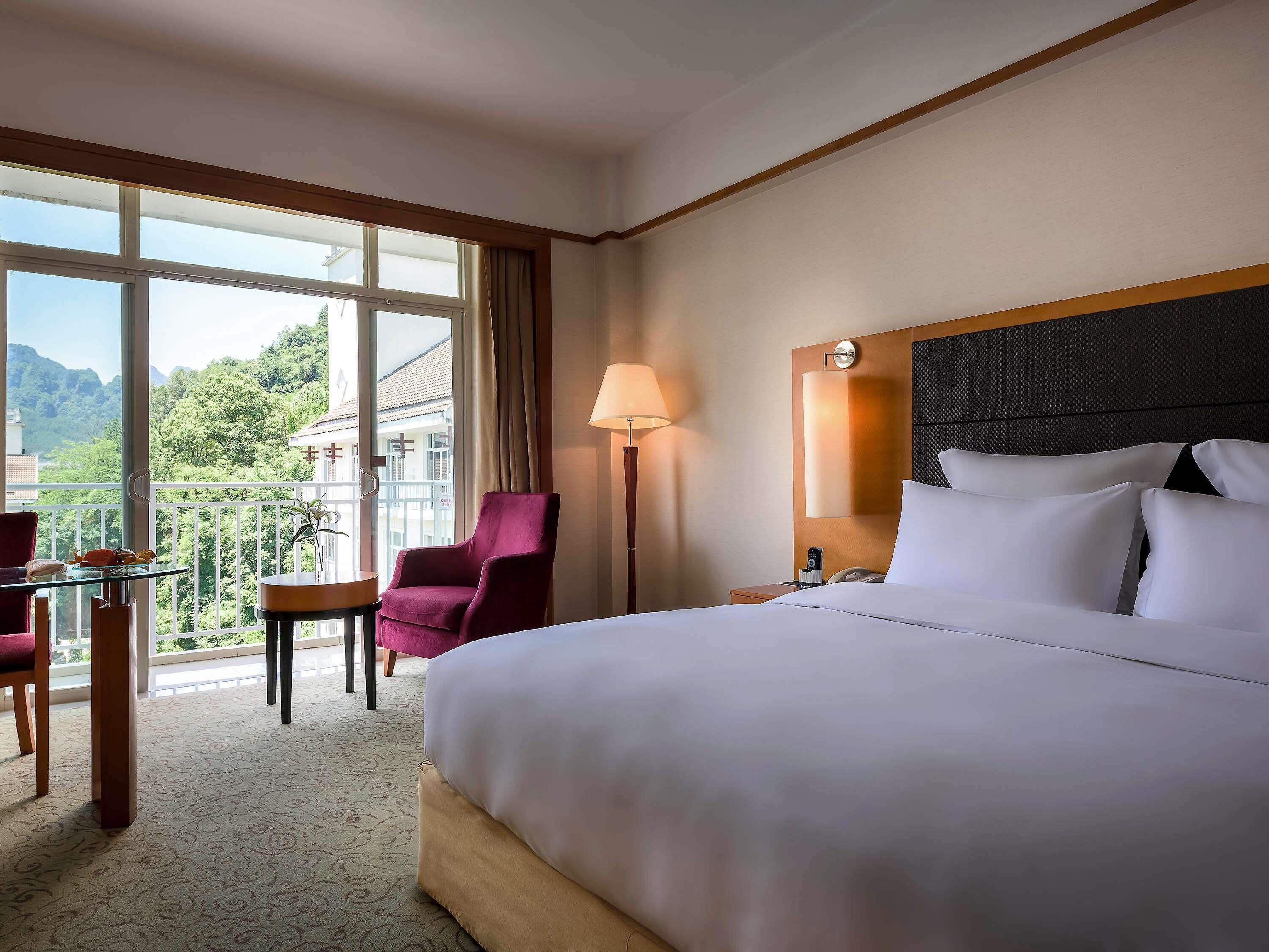 Camera Deluxe, 1 letto king | Biancheria da letto di alta qualità, una cassaforte in camera