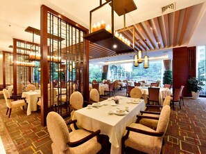 3 restaurants, breakfast served - Pullman Zhangjiajie (Zhangjiajie)