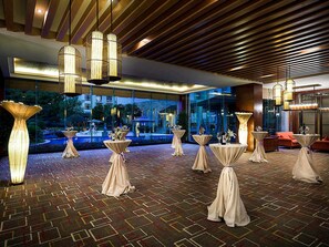 3 restauranter; serverer morgenmad