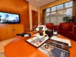 Premium bedding, in-room safe, desk, soundproofing - Pullman Zhangjiajie (Zhangjiajie)