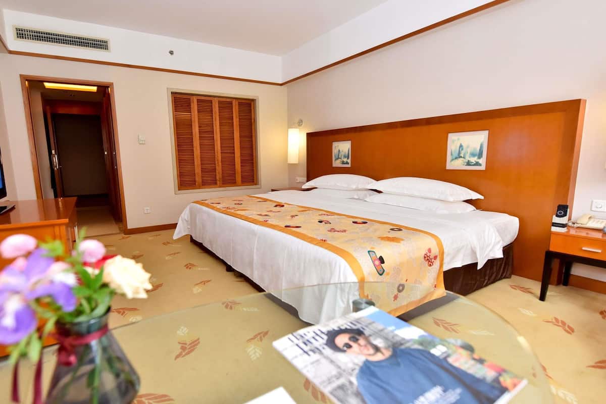 Superior Room, 1 King Bed | Premium bedding, in-room safe, desk, soundproofing