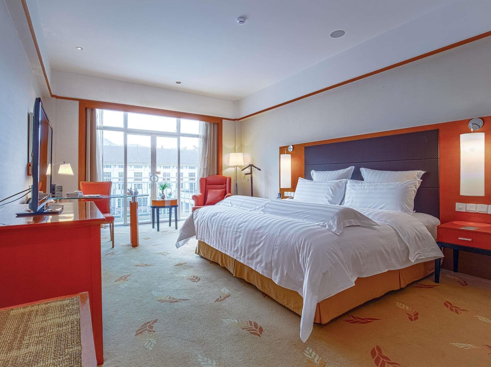 Habitación Deluxe, 1 cama de matrimonio grande, Acceso al salón del club (Executive) | Ropa de cama de alta calidad, caja fuerte, escritorio