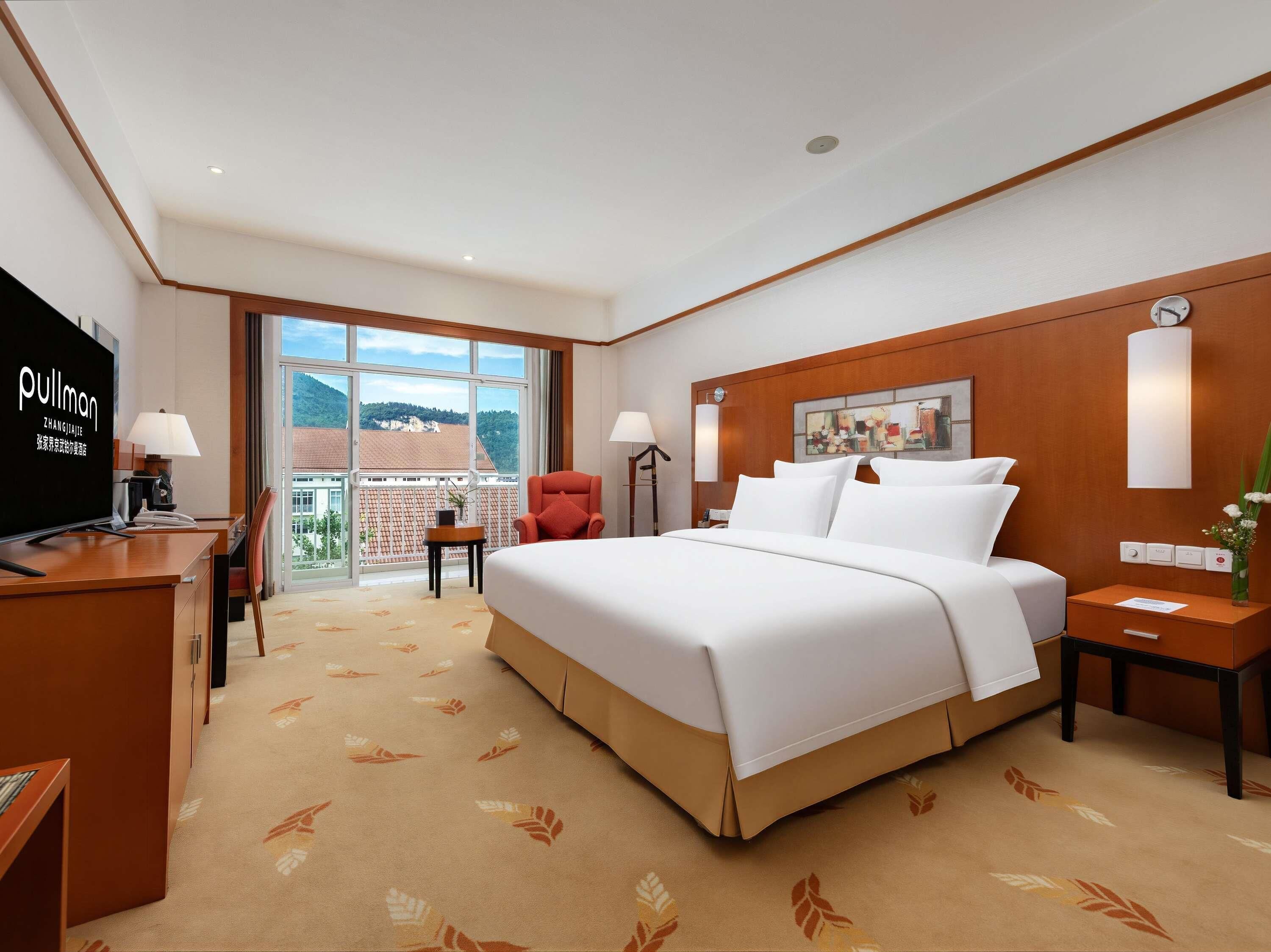 Deluxe-Zimmer, 1 King-Bett, Zutritt zur Club Lounge (Executive) | Hochwertige Bettwaren, Zimmersafe, Schreibtisch, schallisolierte Zimmer