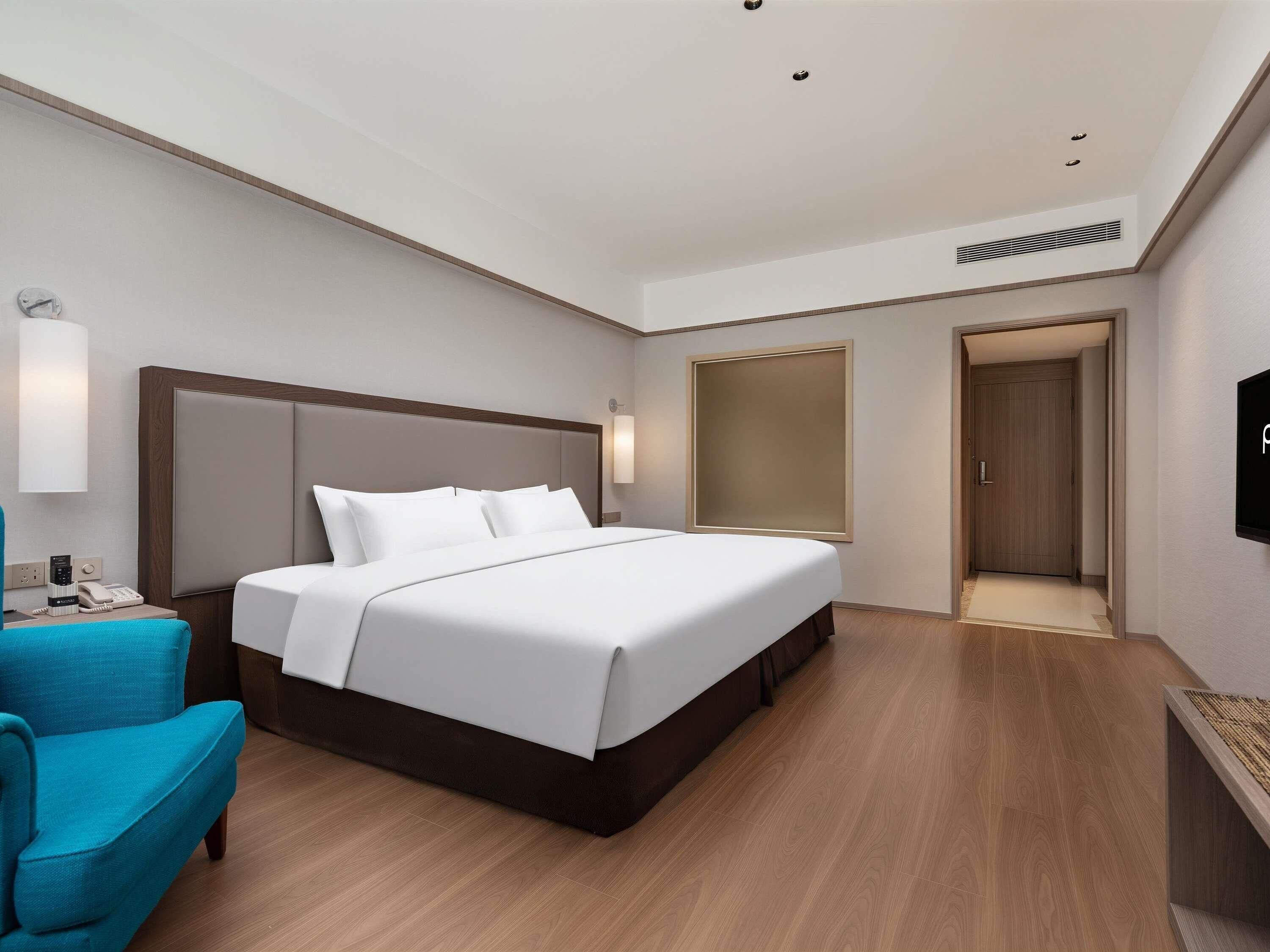 Deluxe-Zimmer, 1 King-Bett | Hochwertige Bettwaren, Zimmersafe, Schreibtisch, schallisolierte Zimmer