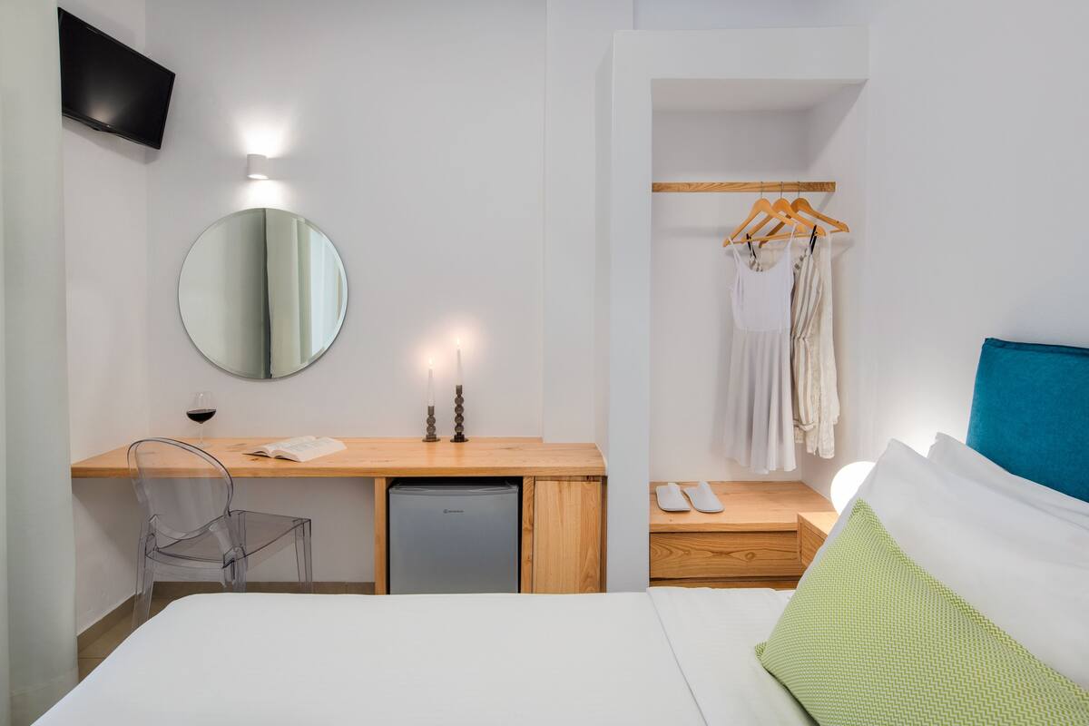 Egyptian cotton sheets, pillowtop beds, in-room safe, desk
