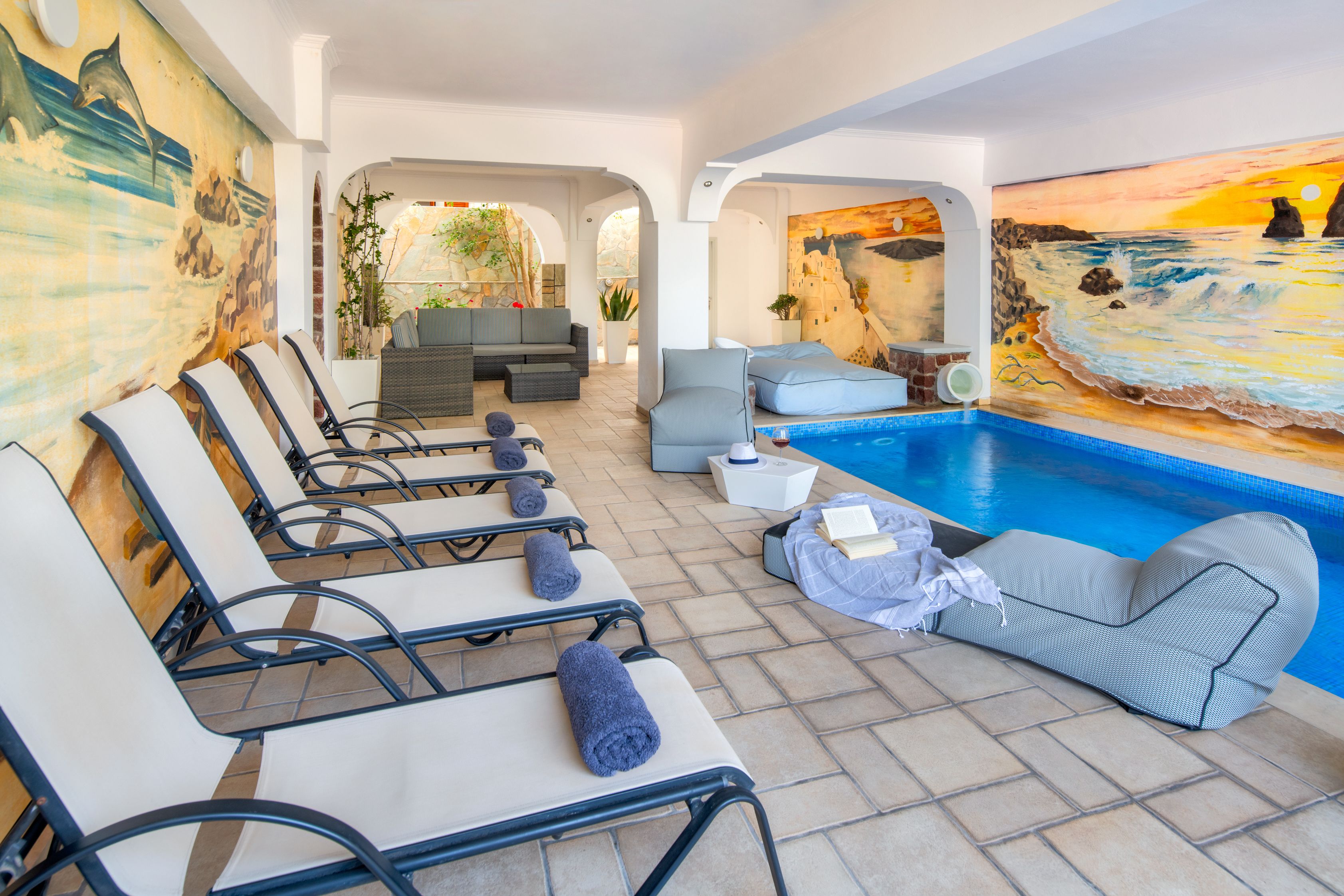 seasonal outdoor pool, pool loungers