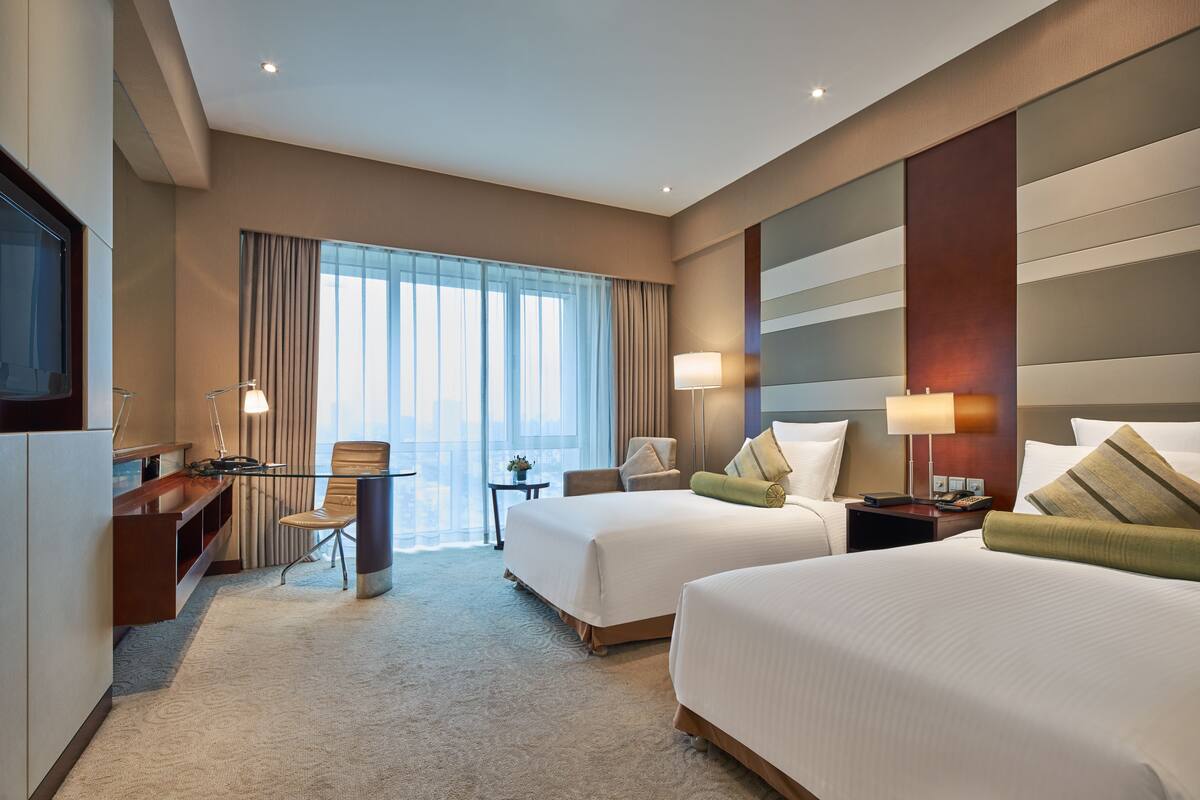 Luxe RoomTwin Bed | Minibar, in-room safe, desk, blackout drapes