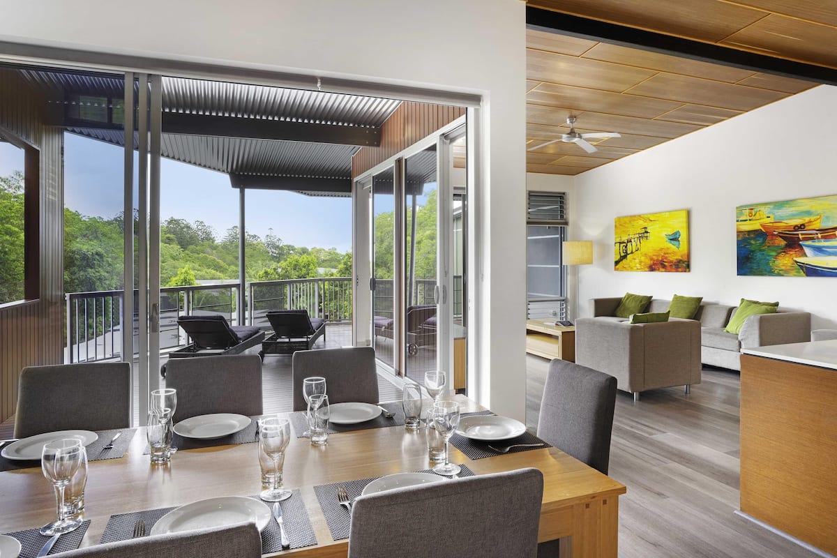 Huvila, 4 makuuhuonetta | Ylelliset vuodevaatteet, Select Comfort -patjalliset sängyt