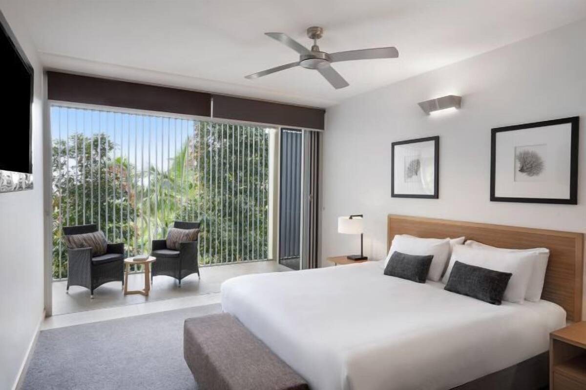 Premium bedding, Select Comfort beds, in-room safe, iron/ironing board