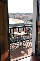Double Room, Balcony, Sea View | Individually decorated, desk, soundproofing, free WiFi