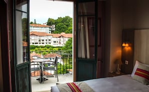 Chambre Panoramique, balcon, vue port | Décoration personnalisée, bureau, chambres insonorisées, Wi-Fi gratuit