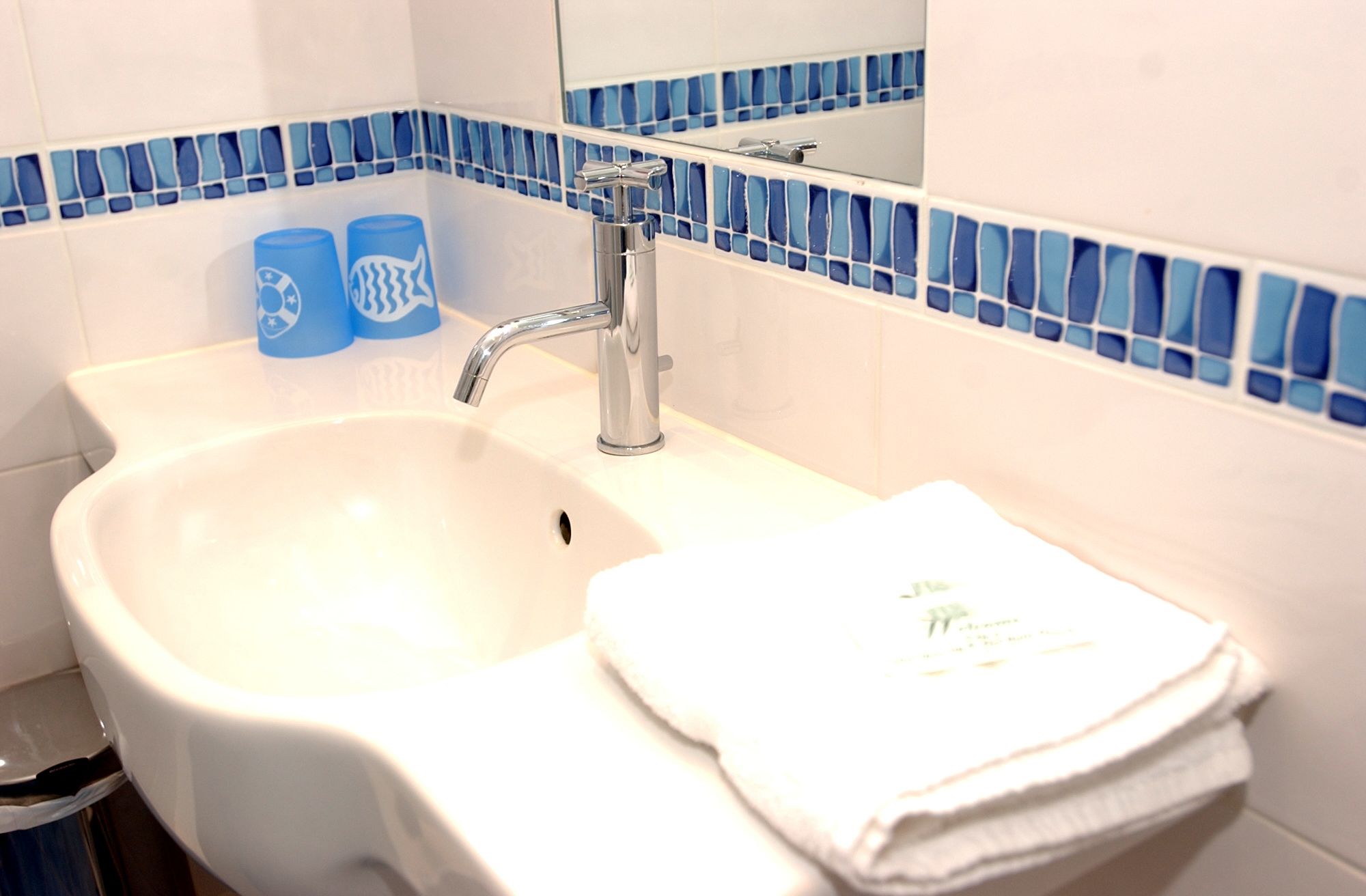 panoramic room, balcony, sea view | bathroom shower