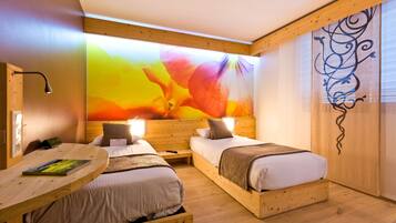 Suite Deluxe | Ropa de cama de alta calidad, escritorio, sistema de insonorización