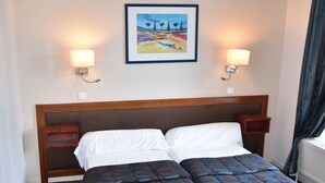 A hotel room with a large bed, two bedside tables, a headboard, and a framed painting on the wall. - Hotel La Vraine (Gironcourt-sur-Vraine)