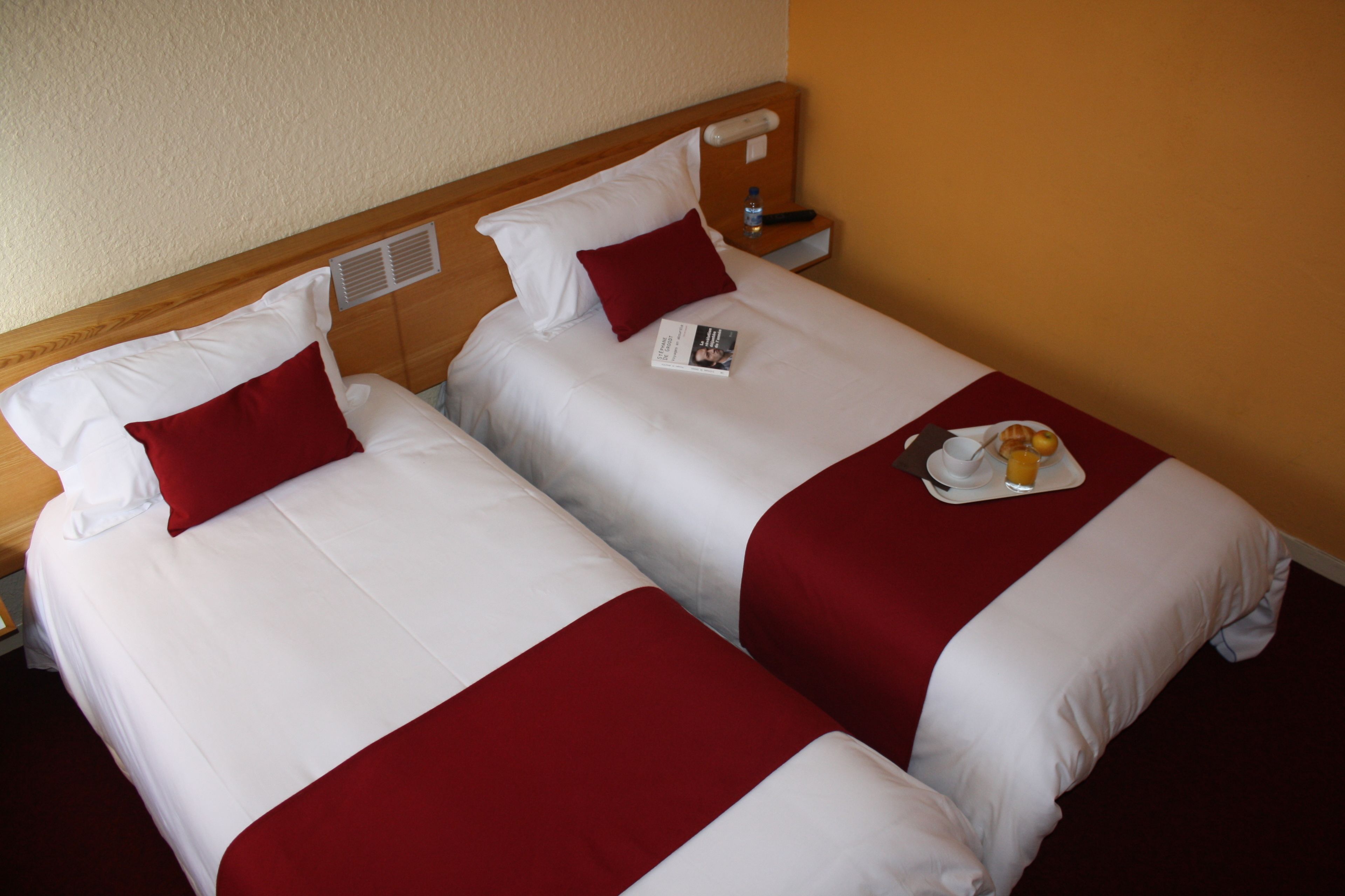standard room, 2 single beds | desk, soundproofing, iron/ironing board, free cots/infant beds