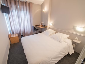 Premium bedding, free cots/infant beds, free WiFi, bed sheets