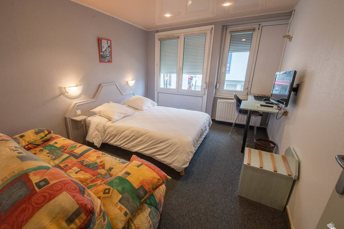 basic double room, 1 double bed, non smoking | premium bedding, free cots/infant beds, free wifi, bed sheets