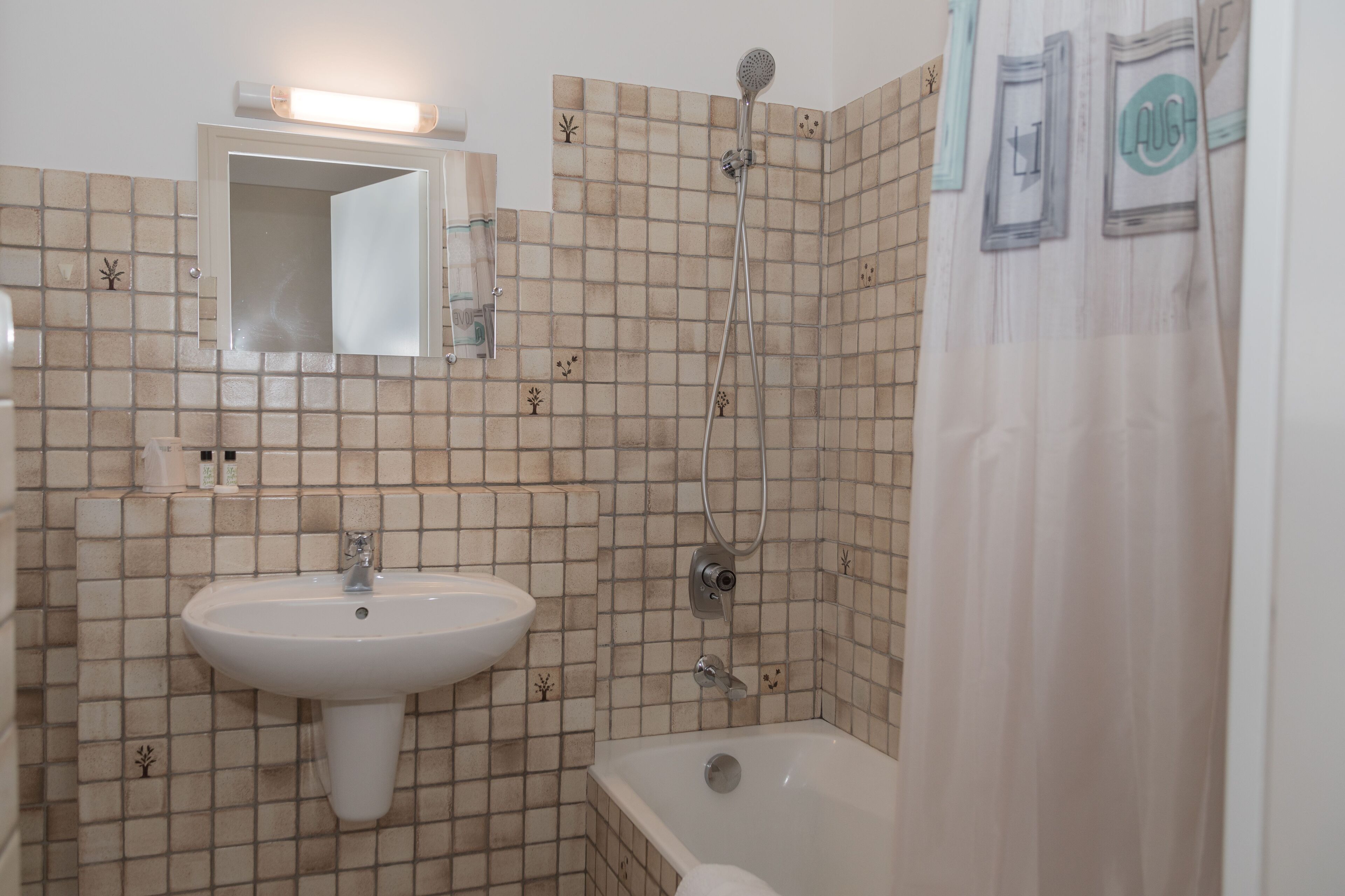 towels, soap, shampoo, toilet paper