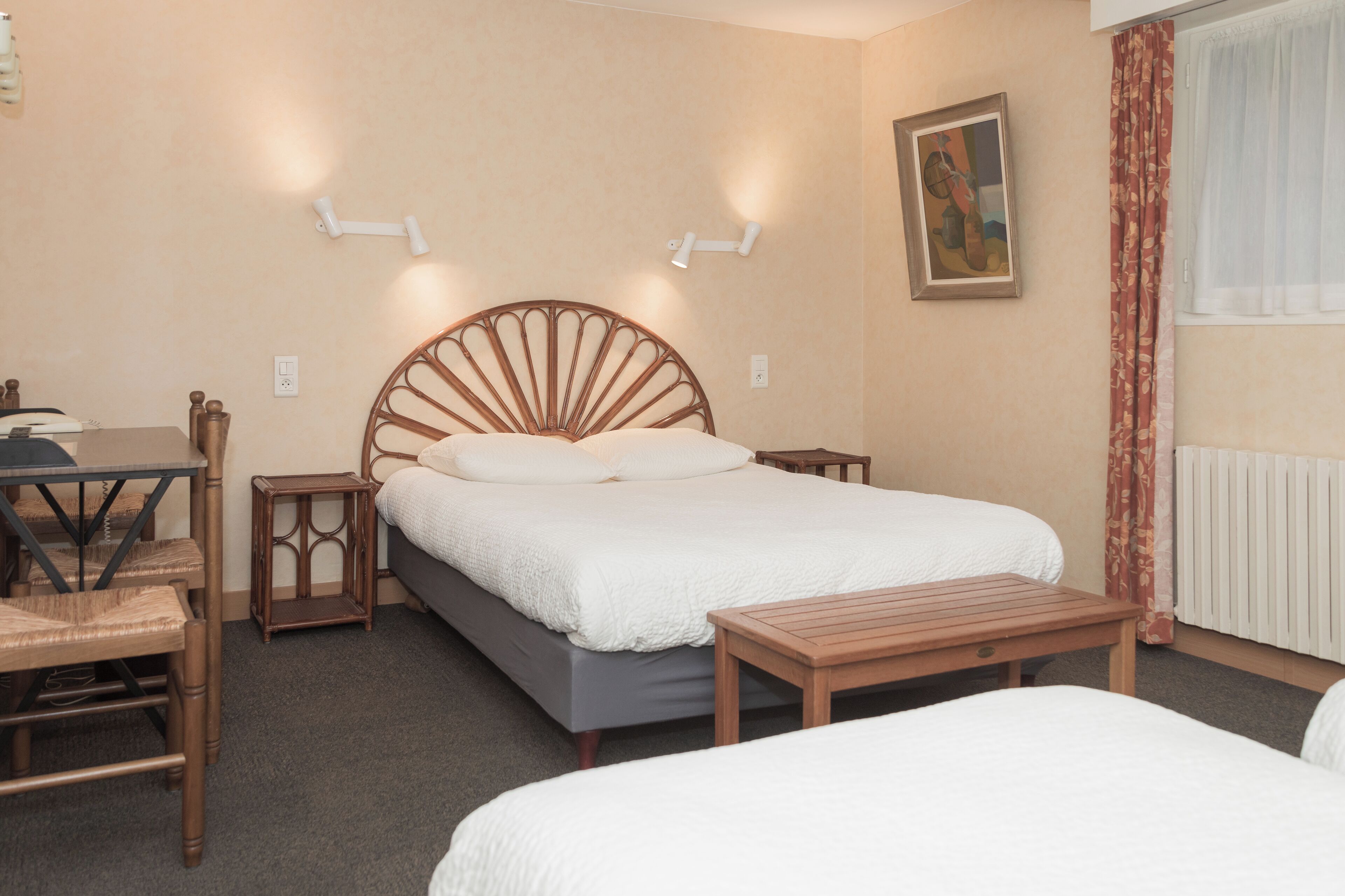 Habitación cuádruple básica | Minibar, escritorio, tabla de planchar con plancha y wifi gratis