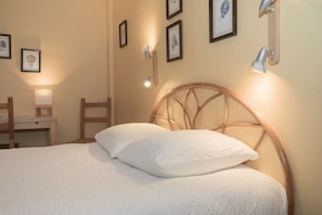 Standard Double Room | Minibar, desk, iron/ironing board, free WiFi - Citotel Aero Hotel (Le Blanc-Mesnil)