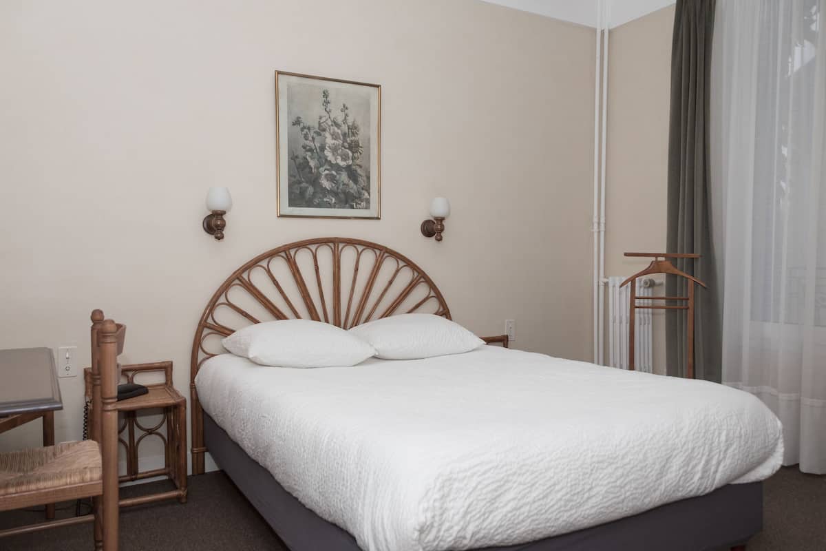 Chambre Double Standard | Minibar, bureau, fer et planche Ă repasser, Wi-Fi gratuit