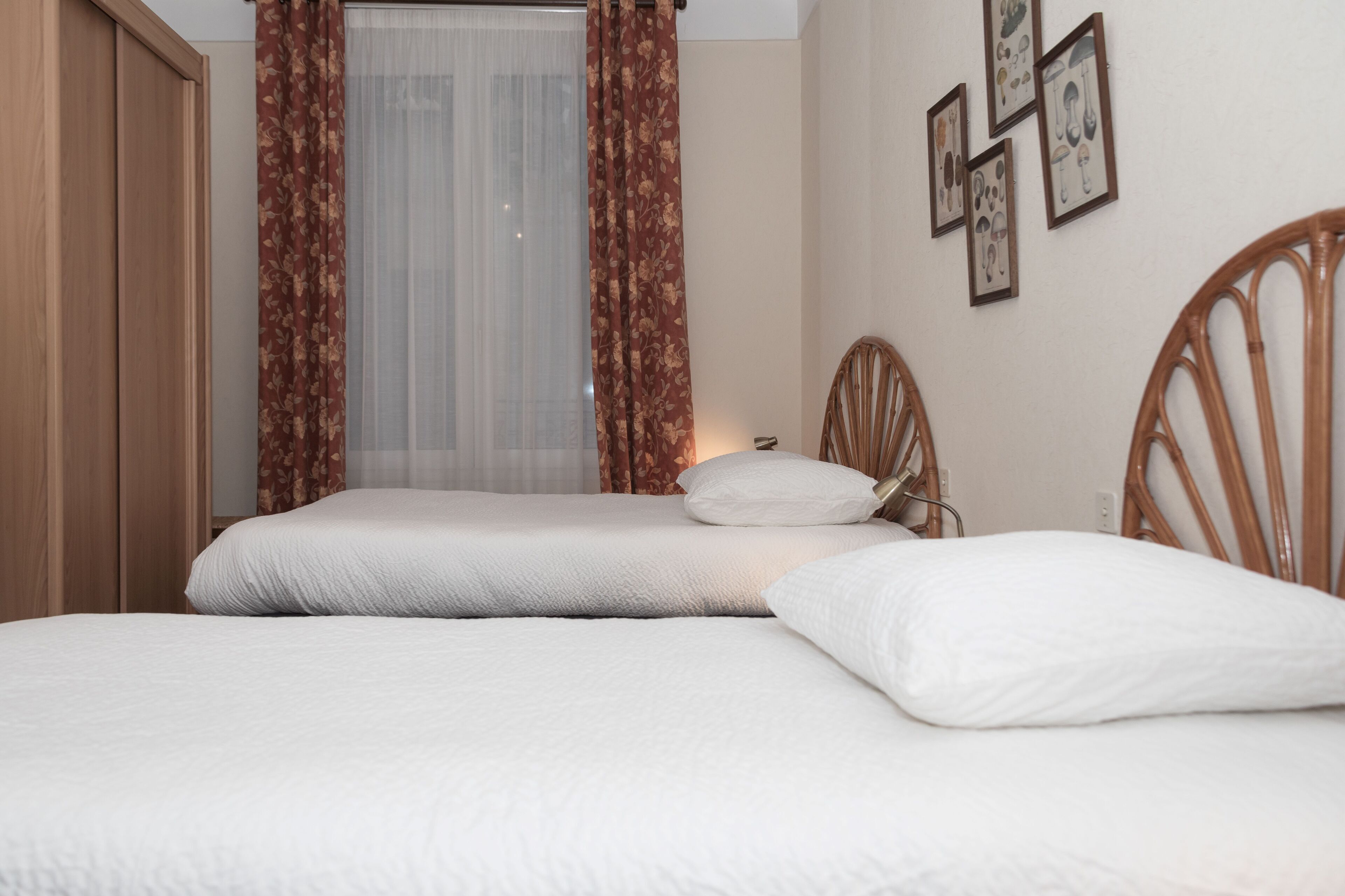 standard twin room | 1 bedroom, minibar, desk, iron/ironing board