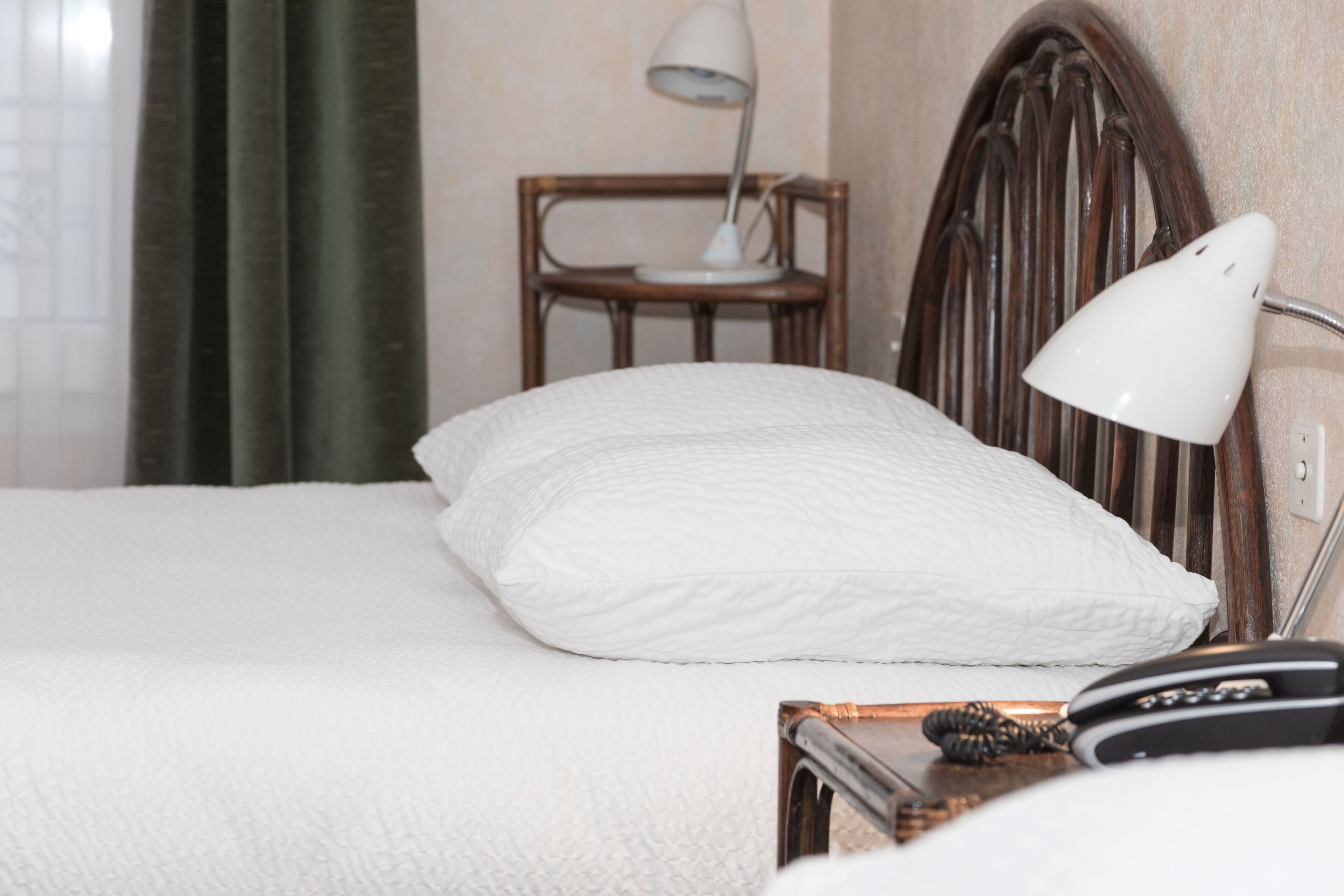 standard double room | 1 bedroom, minibar, desk, iron/ironing board