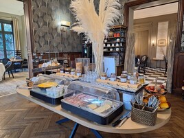 Daily buffet breakfast (EUR 20 per person)