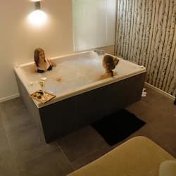 Couples treatment room(s), hot tub, steam room, Turkish bath/hammam