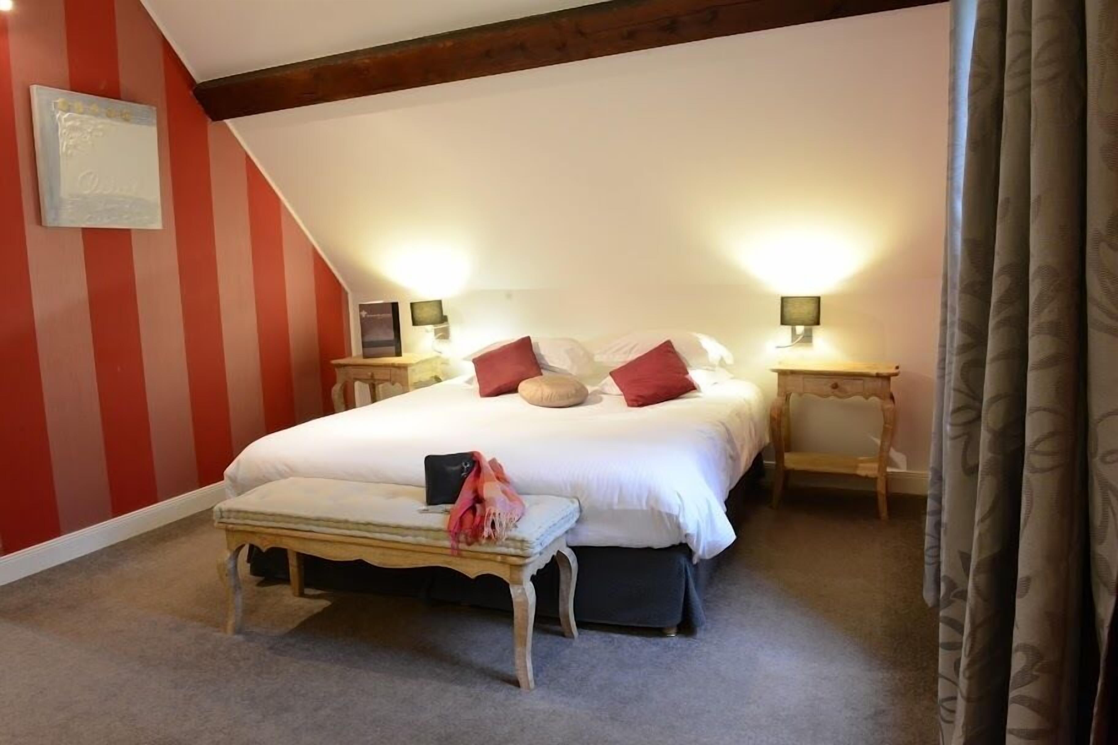 Ropa de cama de alta calidad y minibar 