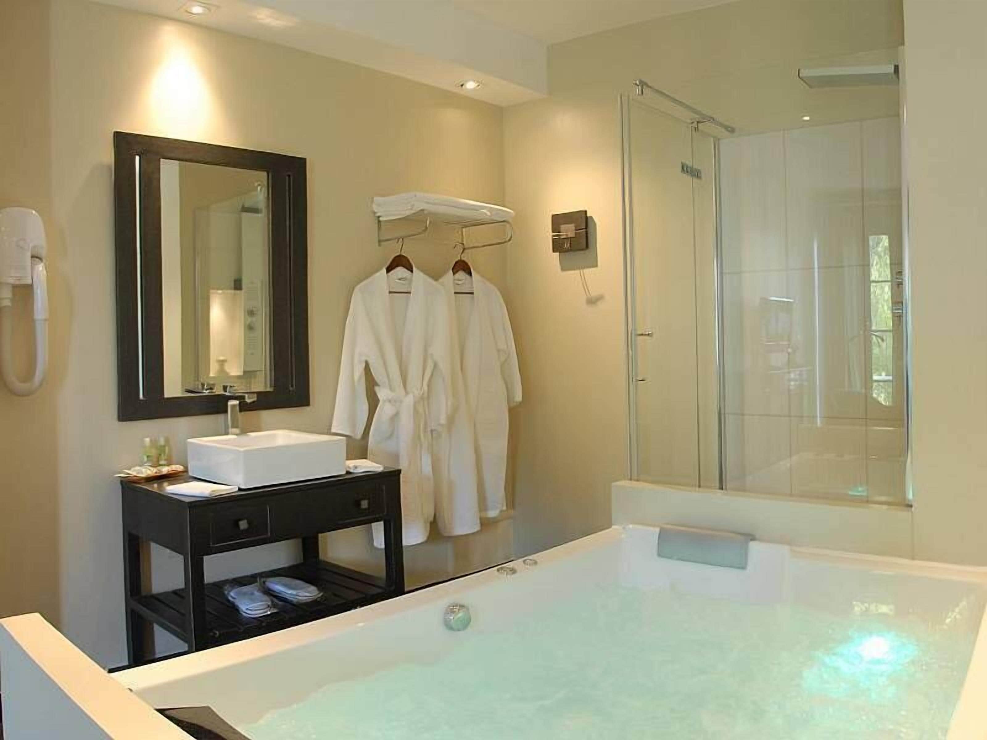 Camera Deluxe (Domain Spa Zen) | Biancheria da letto di alta qualità, minibar, una cassaforte in camera