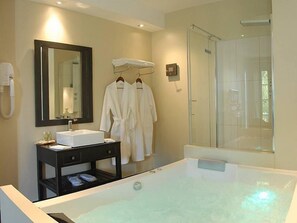 Habitación Deluxe (Domain Spa Zen) | Ropa de cama de alta calidad, minibar, caja fuerte