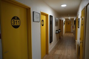 Vierpersoonskamer | Select Comfort-bedden, individueel gedecoreerd, individueel gemeubileerd