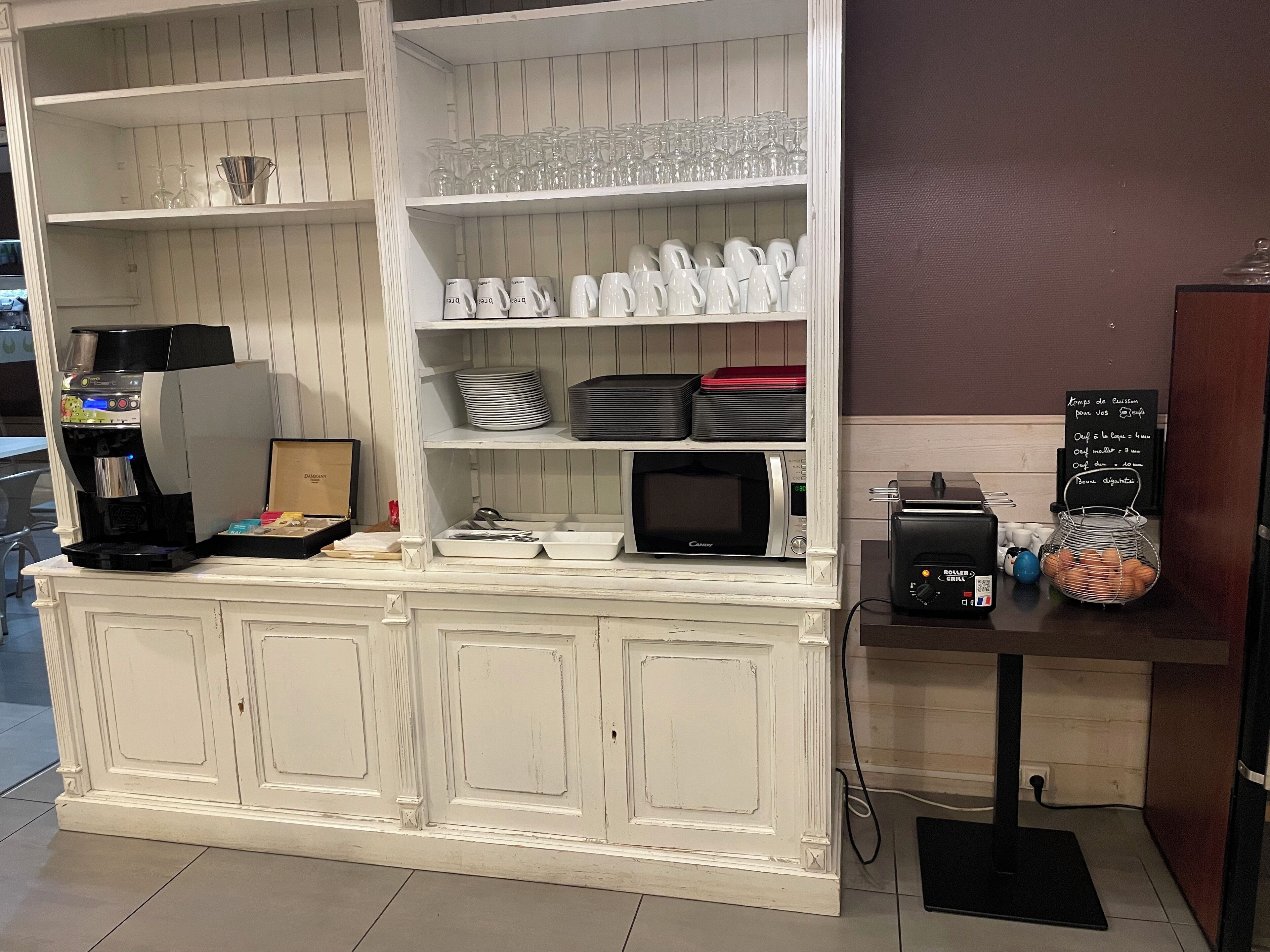 Breakfast, lunch and dinner served